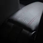 RATI ARMSTER 3 accoudoir FIAT 500 HYBRID 2026-  [noir,cuir végtalien,coutures rouges]