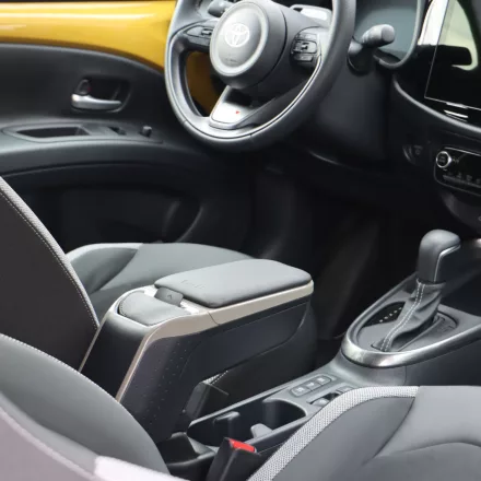 RATI ARMSTER 2 accoudoir TOYOTA AYGO X HYBRID 2026-  [gris,cuir végétalien]
