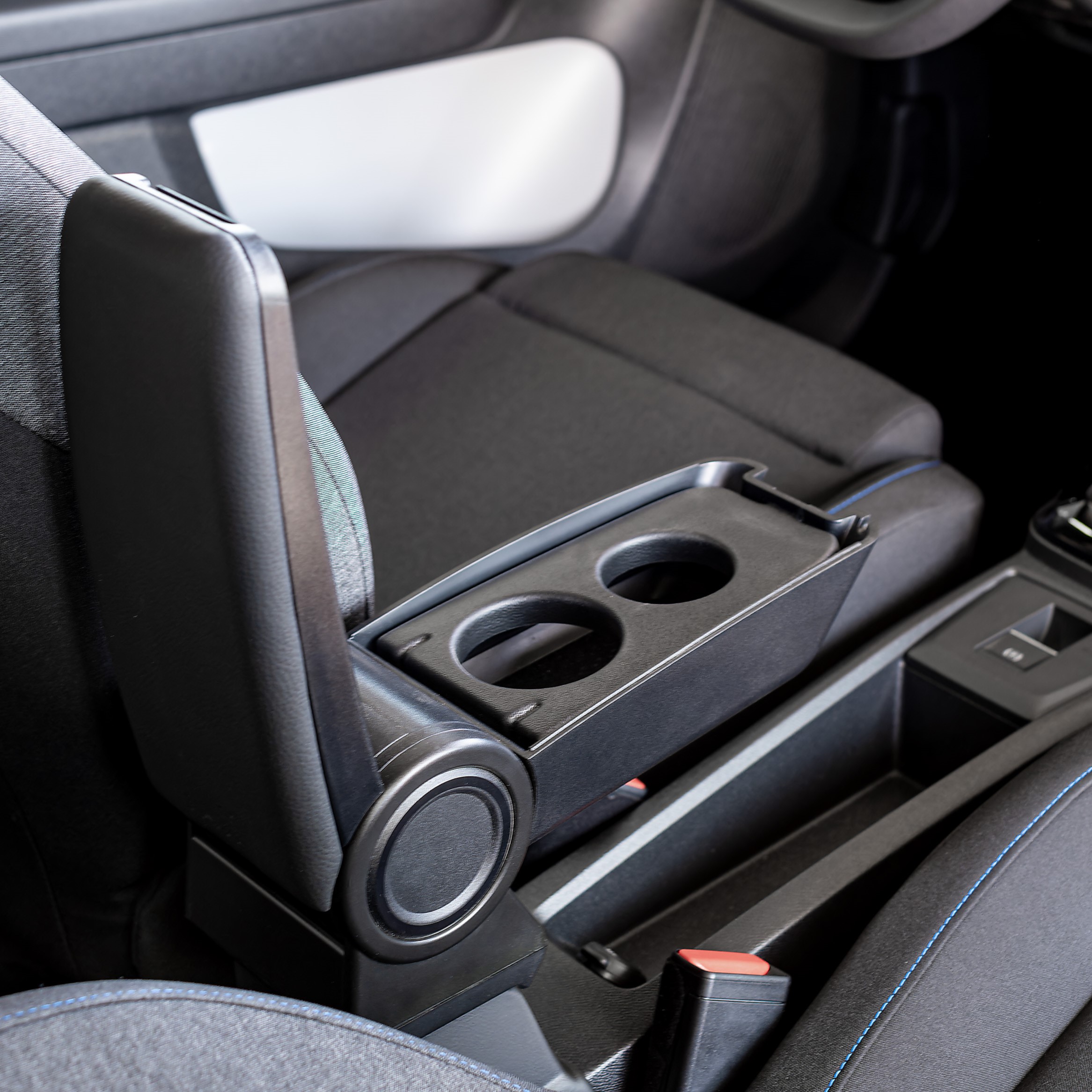 Support-gobelet pour accoudoir Armster 3 – une solution pratique pour votre voiture