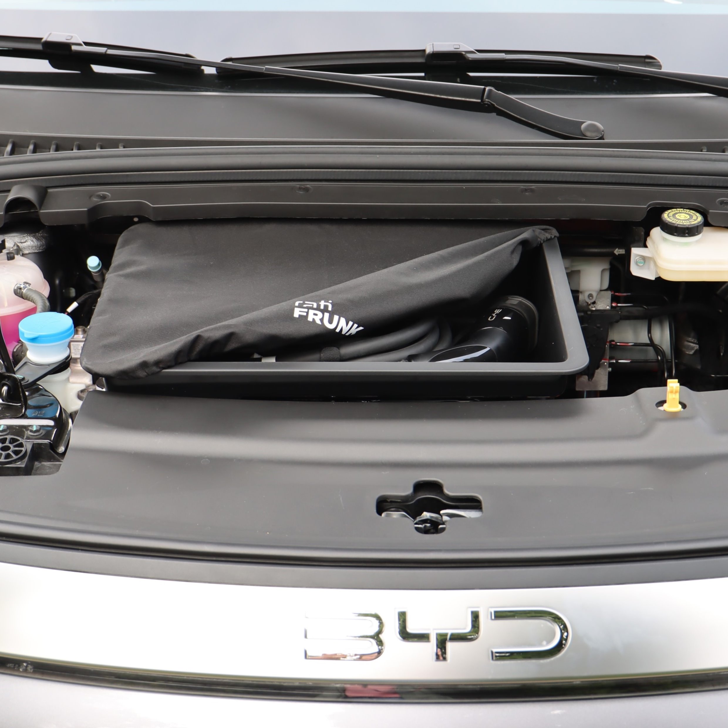 Nouveau pour le BYD Atto 3 : solution de rangement avant 